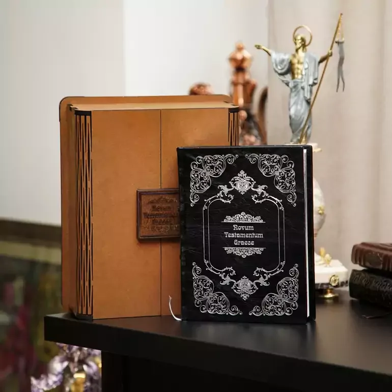 Книга «Новый Завет» на греческом языке: подарочное издание в кожаном переплёте