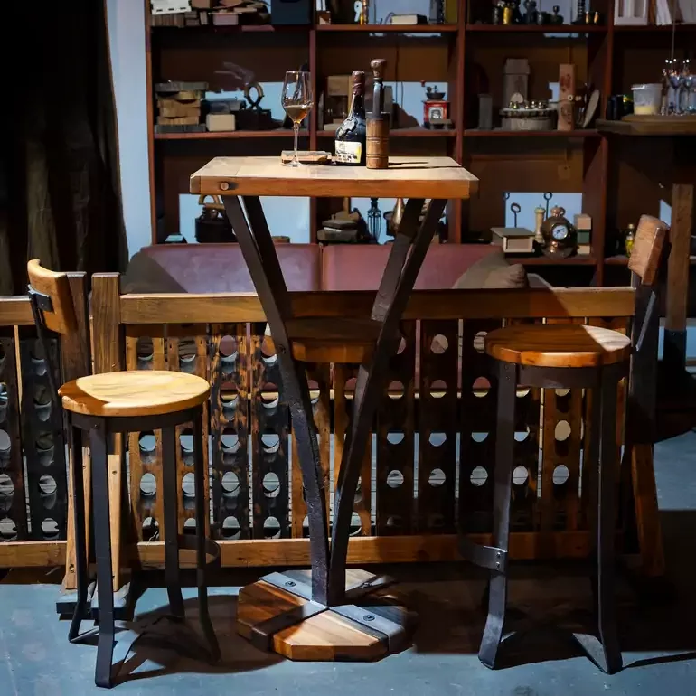 Барний комплект Wine Decor: стіл і два стільці з дуба та металу
