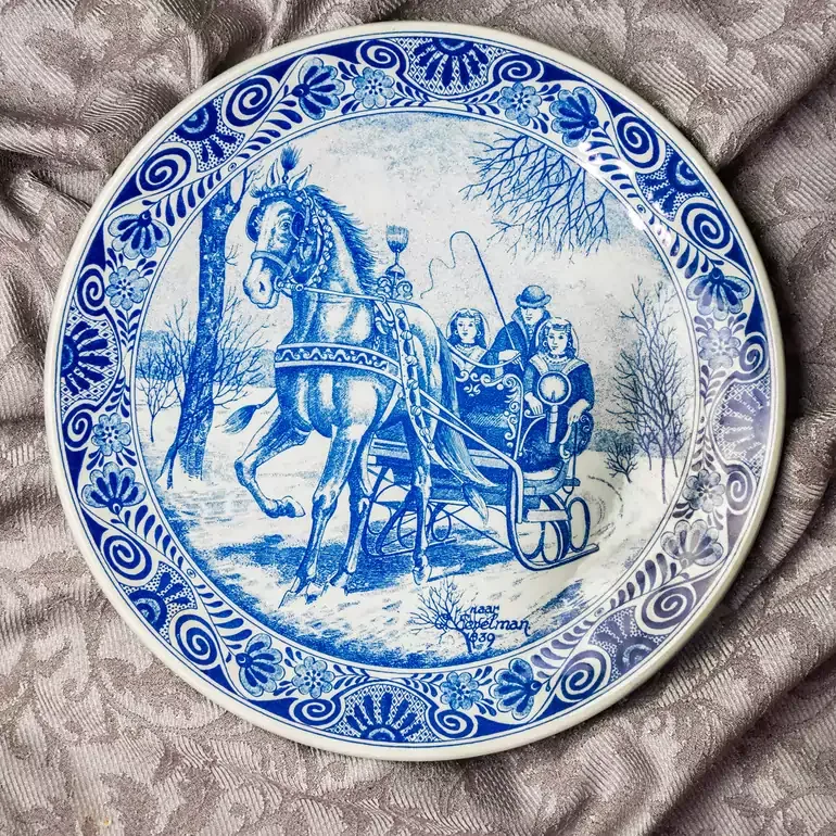 Декоративная тарелка «Упряжка с санями» (Голландия, Маккум, 1940-1960)