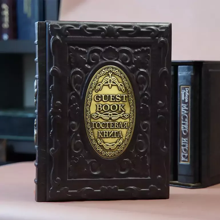 Гостьова книга зі шкіри у вінтажному оформленні