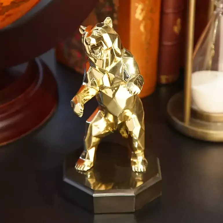Статуэтка «Golden bear» — бронзовая скульптура медведя