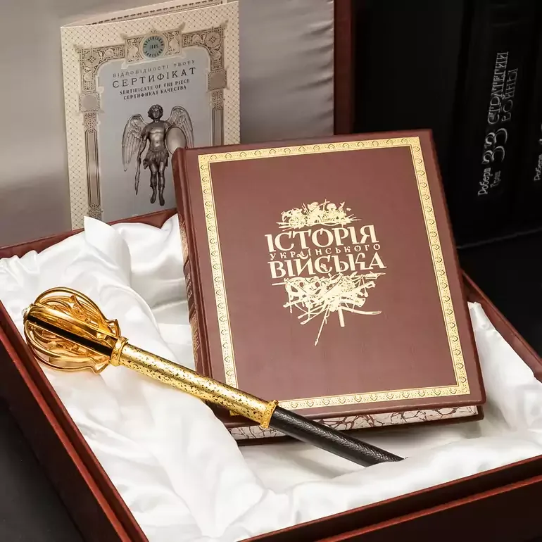 Подарунковий набір «Історія українського війська»: книга та булава