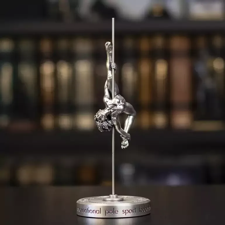 Серебряная статуэтка «Pole Dance» — авторская работа Евгения Епура