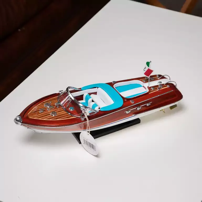 Модель моторної яхти Riva Aquarama від Anchor Power