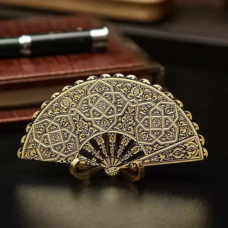Подарочный веер «Gold ornament» от Anframa: позолота по дамасской стали