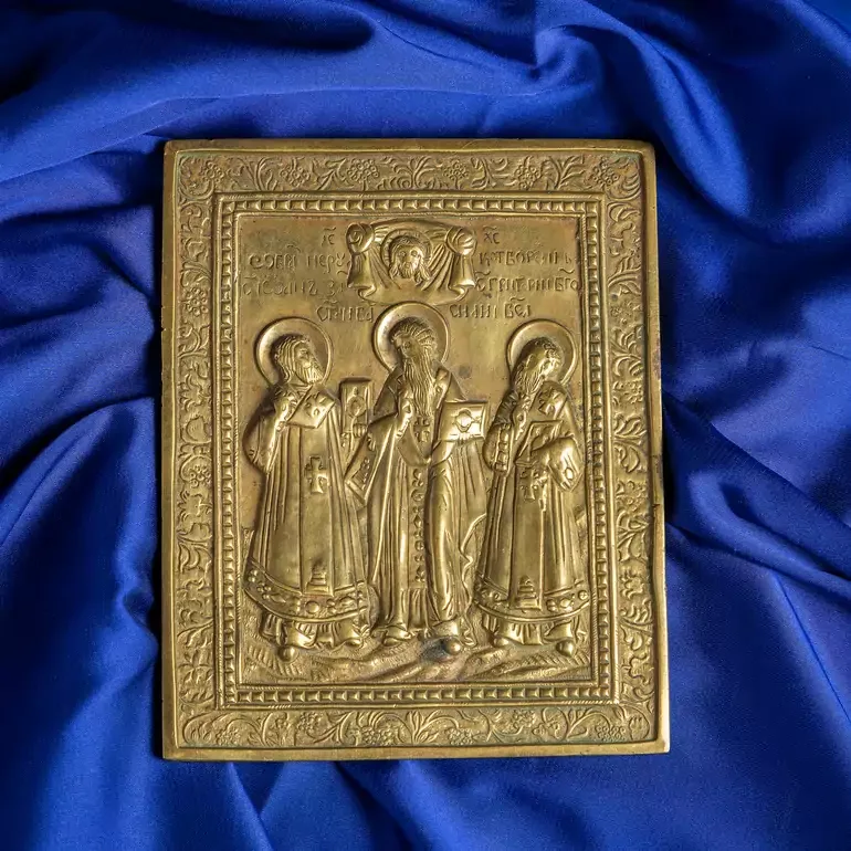Старинная Трёхсвятительская икона первой половины XIX века