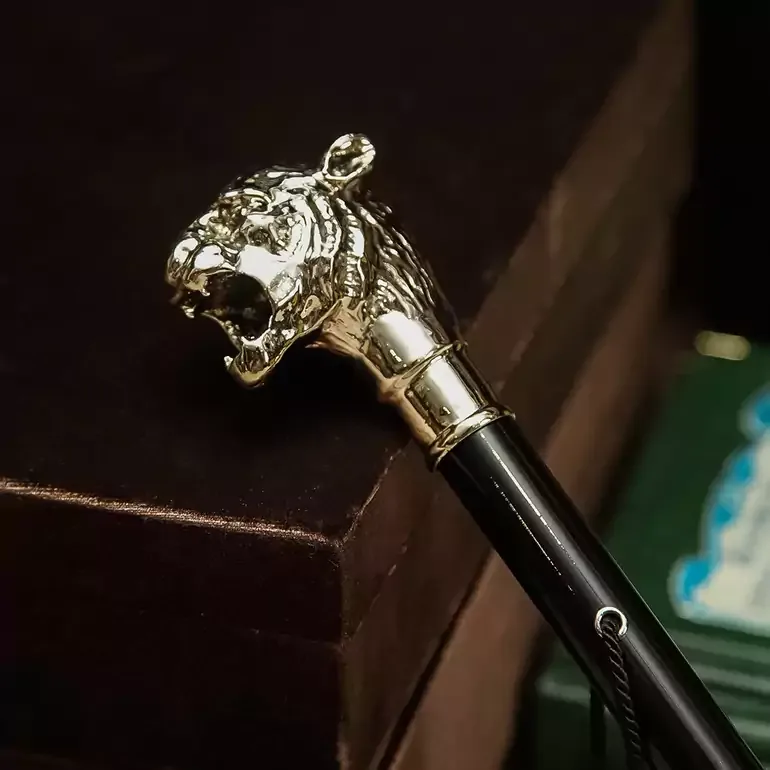 Ложка для обуви Pasotti Tiger: итальянское мастерство из бука и эмали