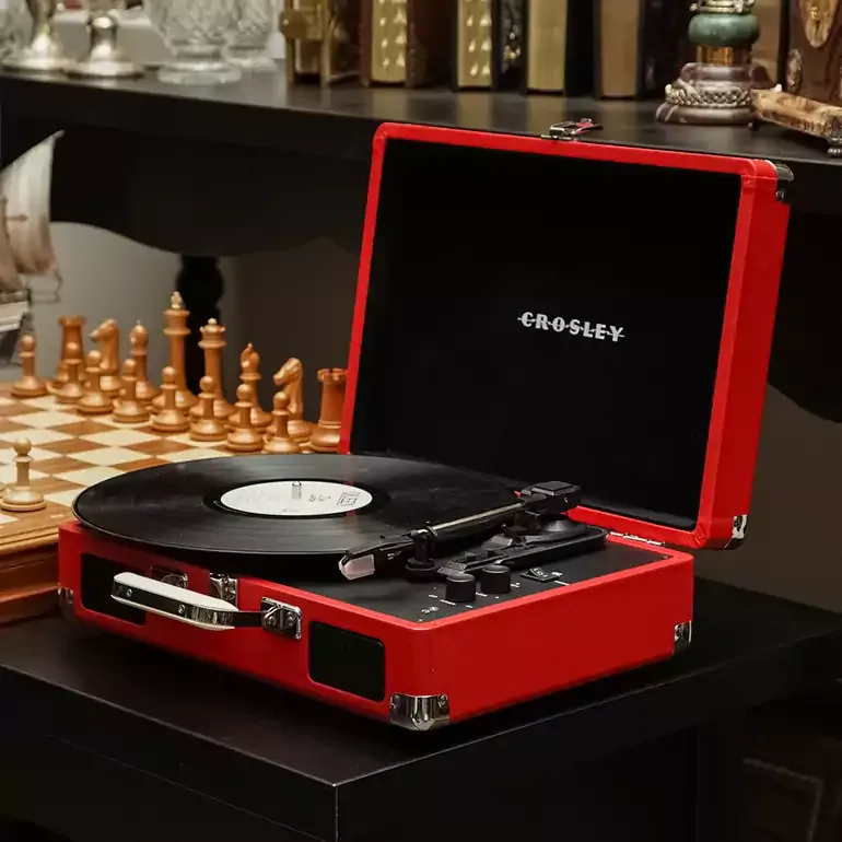 Вініловий програвач Crosley Cruiser Plus Red з підтримкою Bluetooth