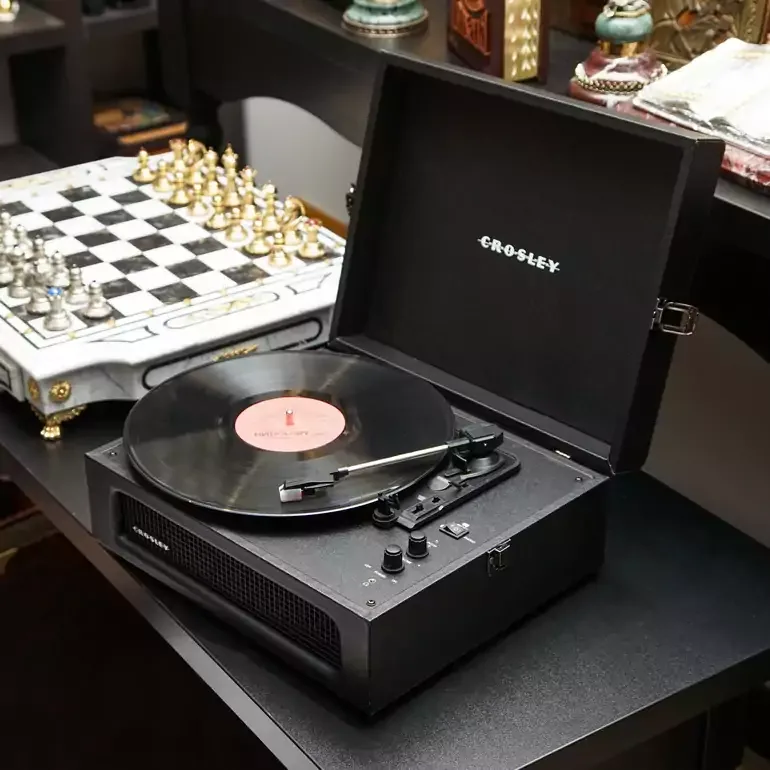 Портативний вініловий програвач Crosley Voyager