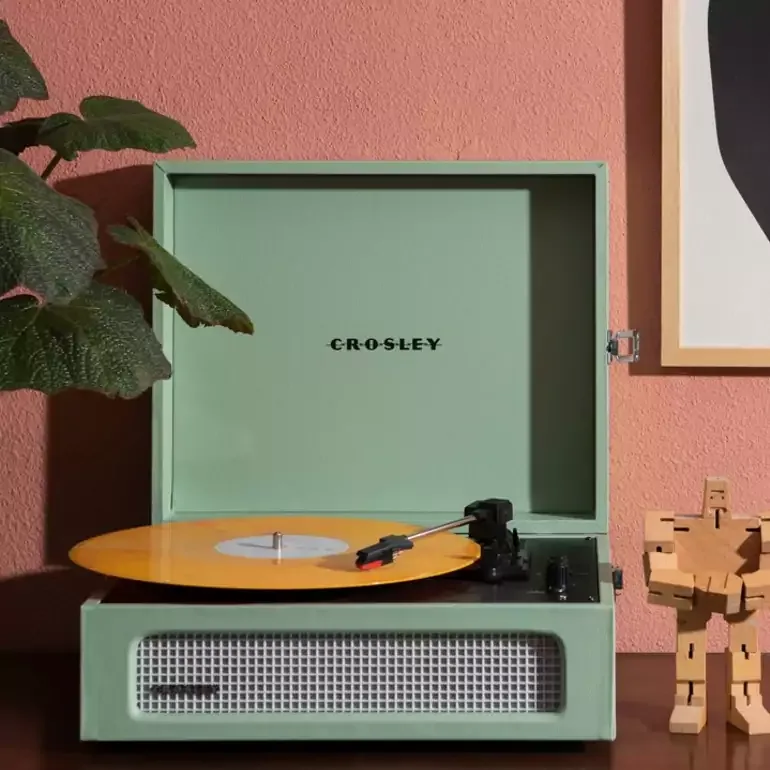 Портативний програвач Crosley Voyager Sage з функцією Bluetooth