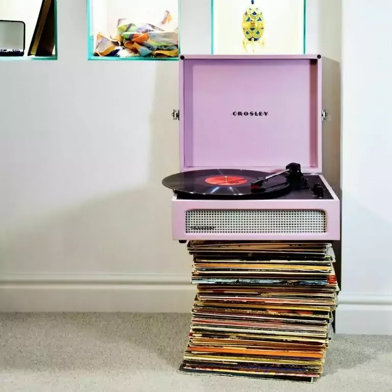 Портативный виниловый проигрыватель Crosley Voyager (Amethyst) с Bluetooth Out