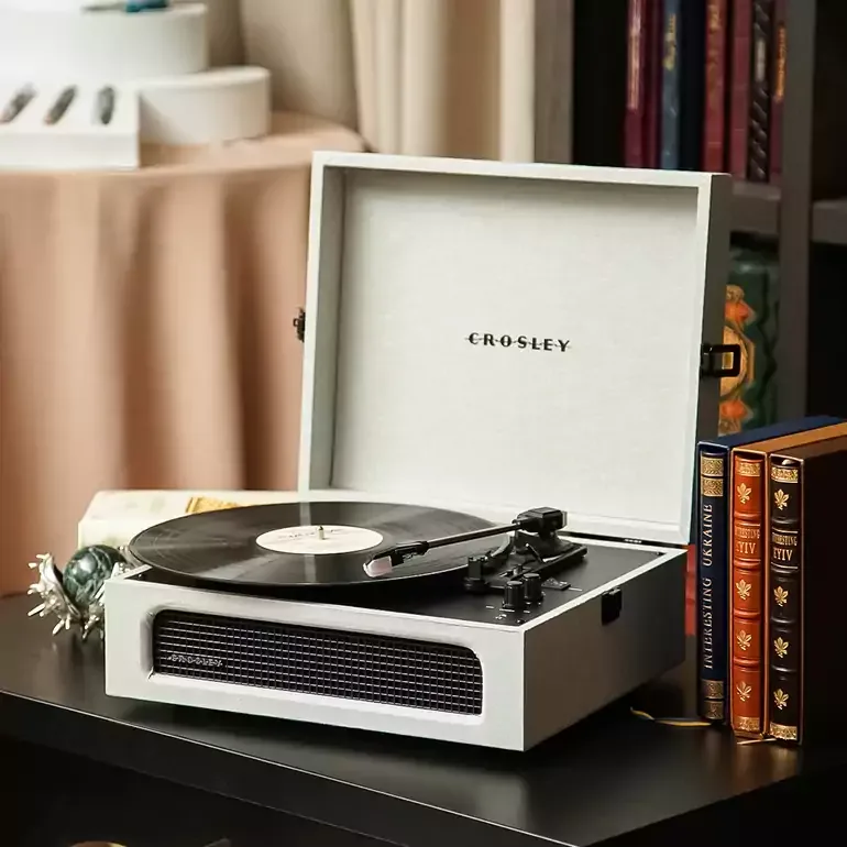 Вініловий програвач Crosley Voyager Portable Turntable
