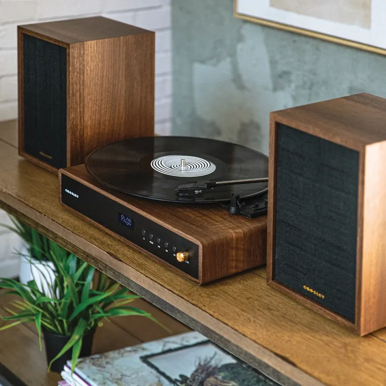 Виниловая музыкальная система Crosley Alto Shelf System Walnut с Bluetooth Out