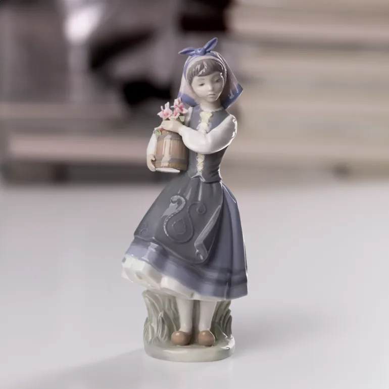 Статуетка Lladro «З мого саду» — порцеляна, висота 26 см