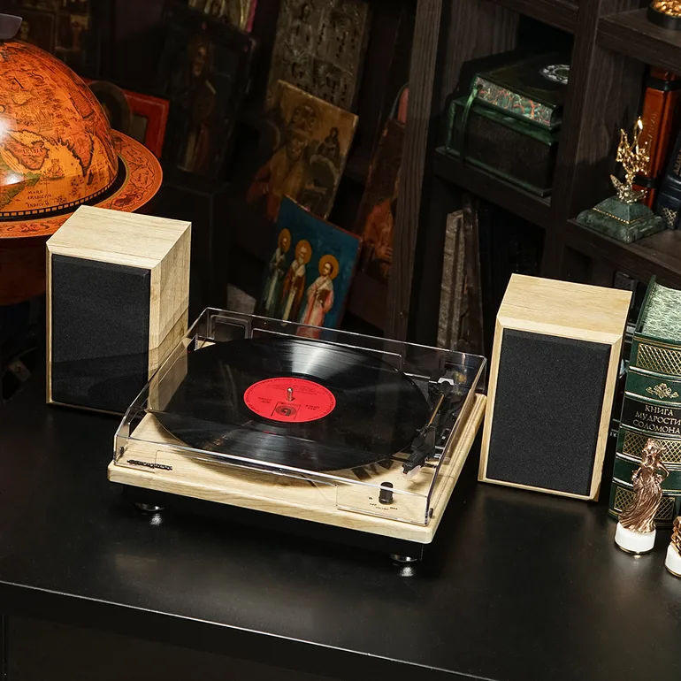 Проигрыватель Crosley Brio — винтажный дизайн и современные функции