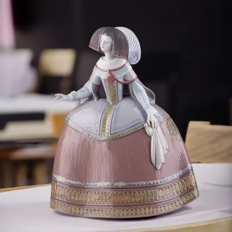 Порцеланова статуетка Lladro «Дама» — іспанська меніна