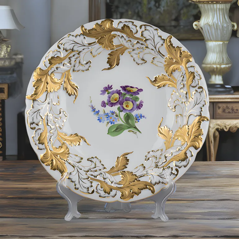 Порцелянове блюдо з фіолетовою квіткою Meissen (1924–1934)