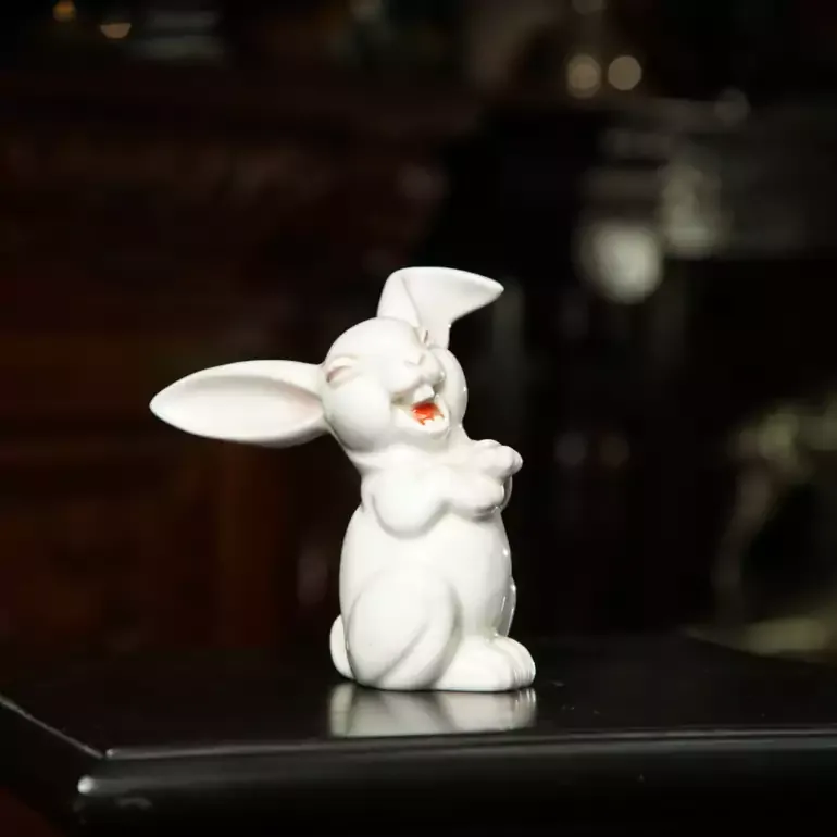 Порцелянова статуетка "Laughing hare" від Rosenthal (1920-1930)