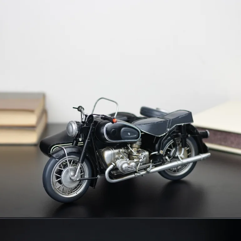 Металева модель мотоцикла BMW R60-2 mit Beiwagen (29 см) від Nitsche