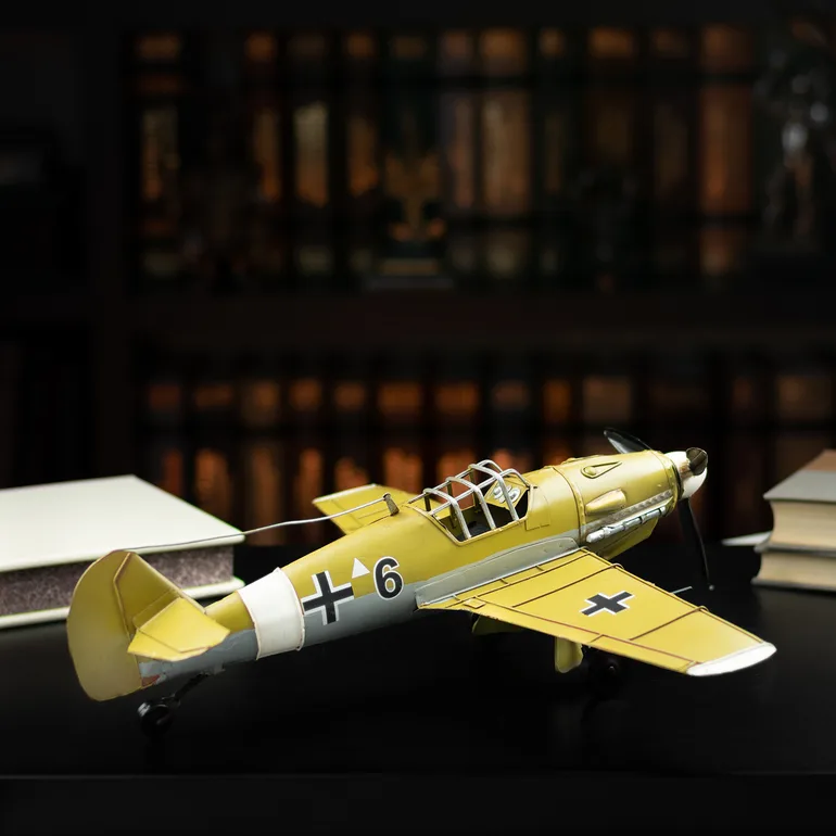 Металлическая модель Messerschmitt ME 109 в ретро стиле