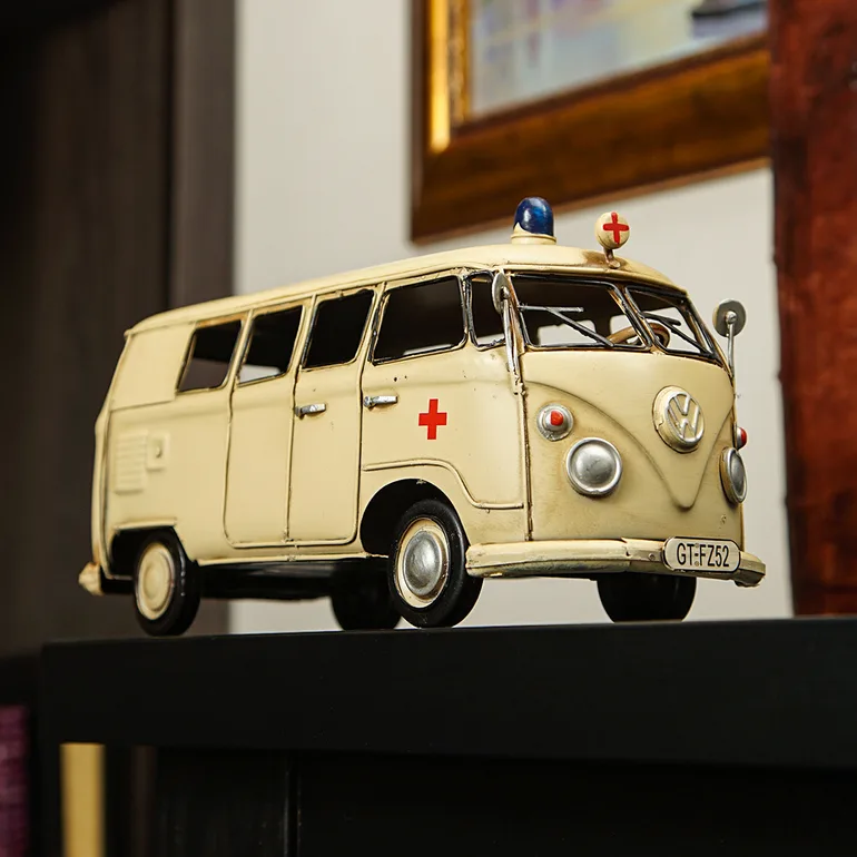 Металлическая модель VW Bulli Krankenwagen Nitsche в ретро-стиле