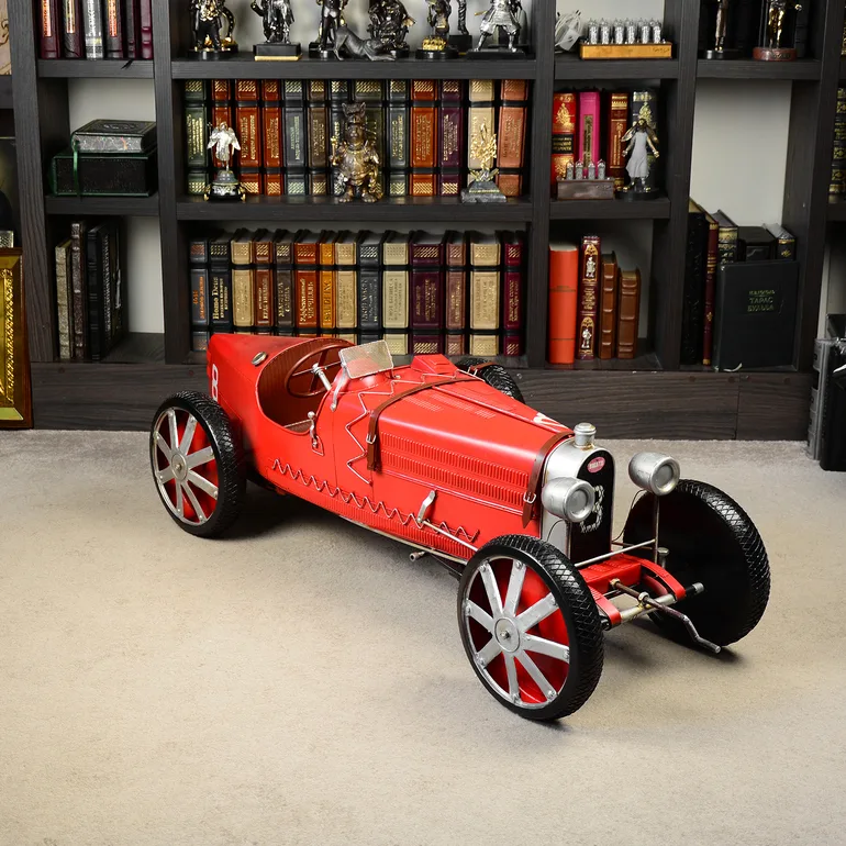 Металева модель автомобіля Bugatti Type 1926 року від Nitsche