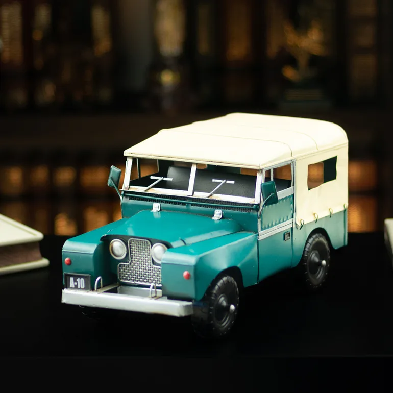 Металева модель Jeep 1950 року в ретро стилі
