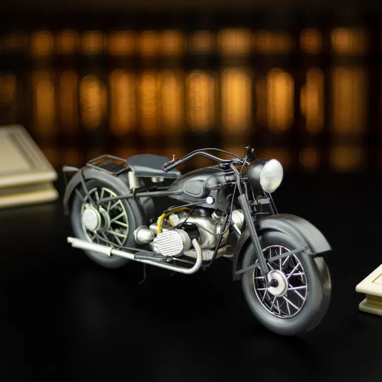 Металева модель мотоцикла BMW R16 1932 року