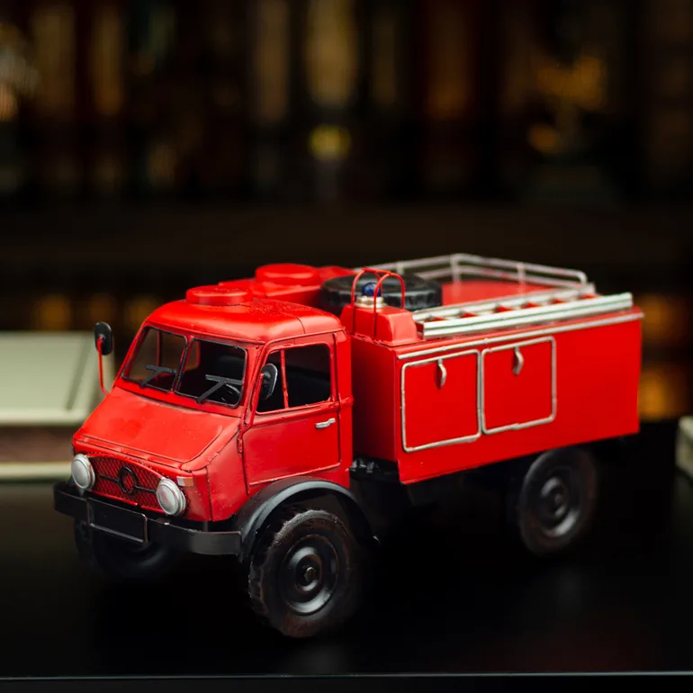 Металева модель пожежного автомобіля Unimog 1950 року