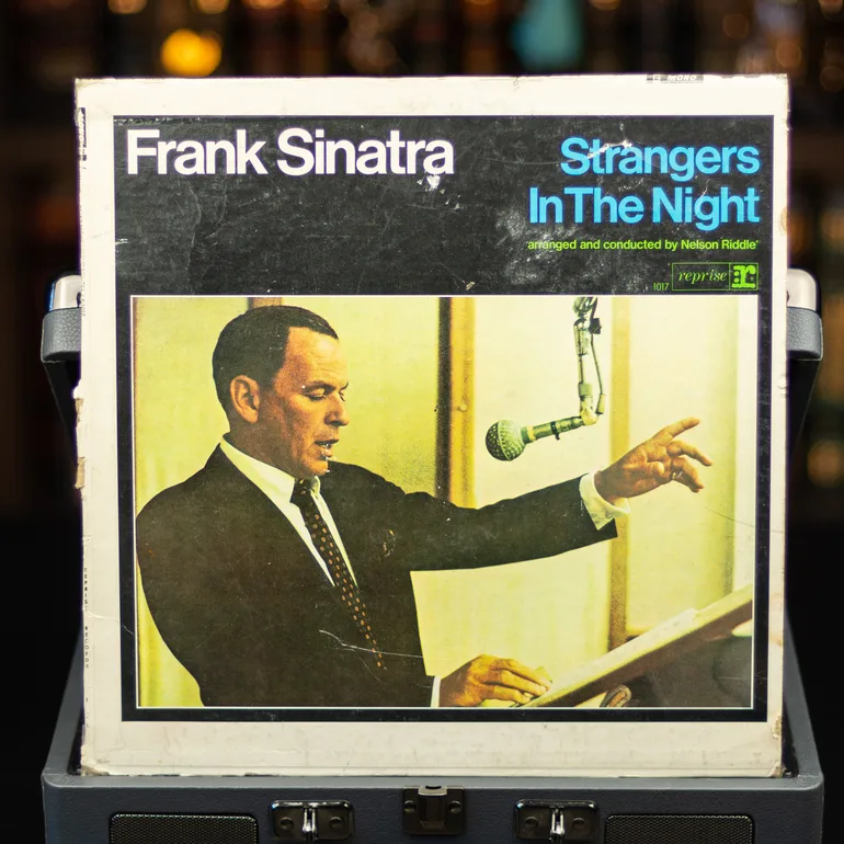 Виниловая пластинка Frank Sinatra: Strangers In The Night