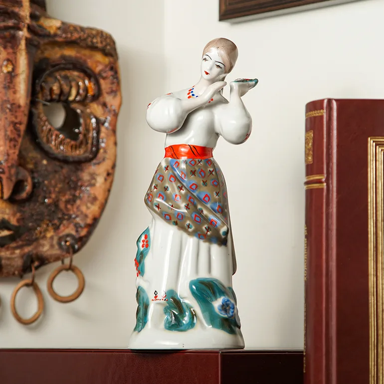 Порцелянова статуетка «Українка в святковому вбранні» (ЗХК Полонне, 1960)
