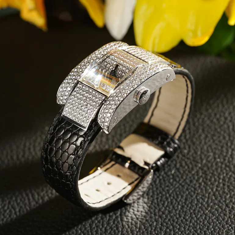 Жіночий наручний годинник Chopard з діамантовим оздобленням (2004)