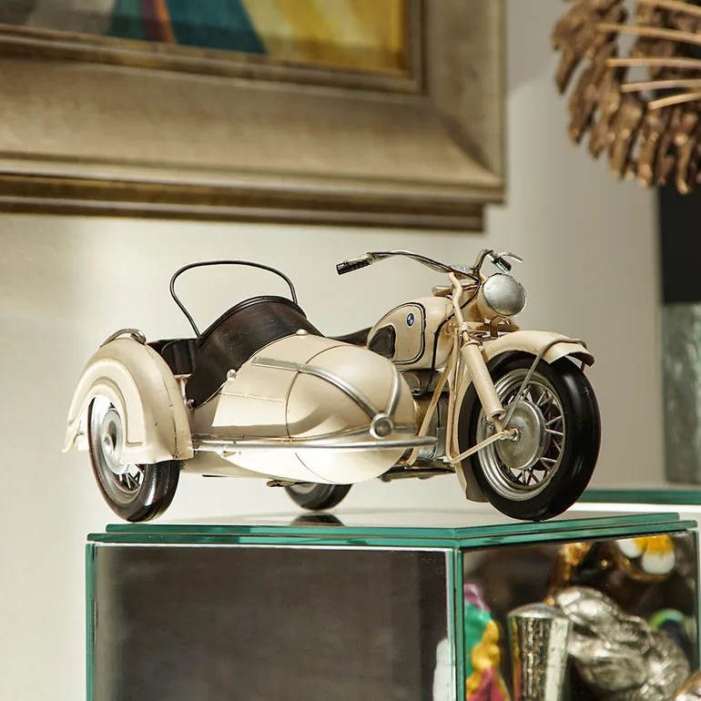 Металева модель мотоцикла BMW R75 (1940) від Nitsche