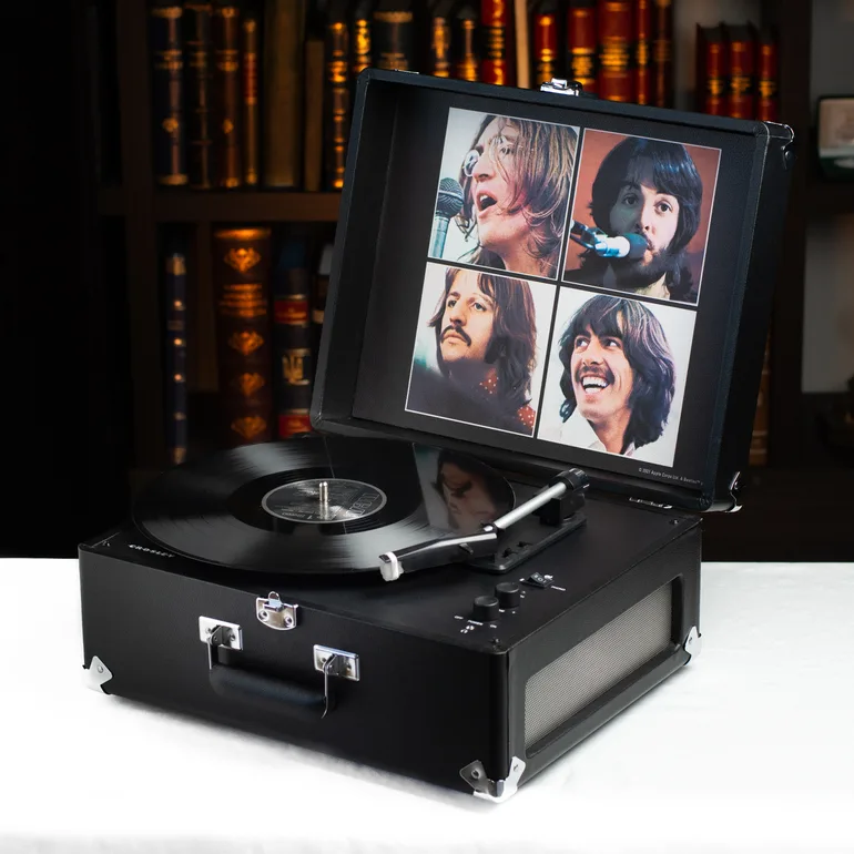 Портативный проигрыватель The Beatles Anthology от Crosley