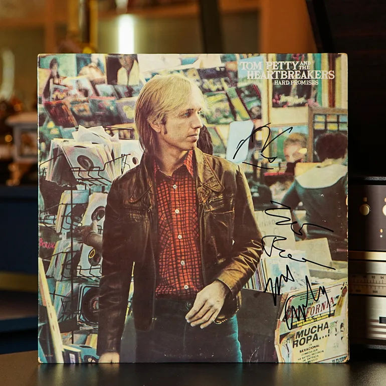 Автографы на виниловой пластинке Tom Petty And The Heartbreakers