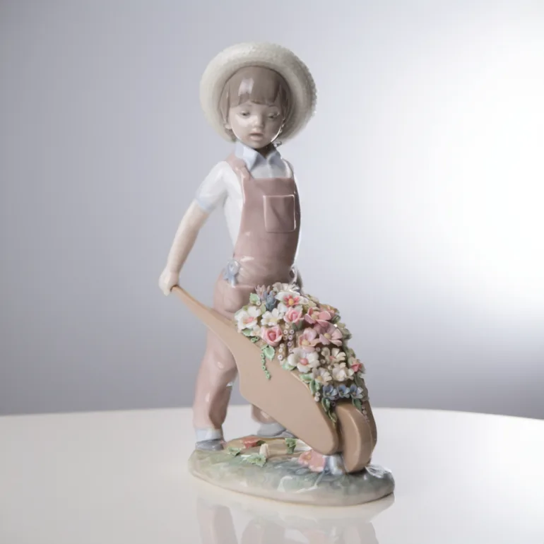 Порцелянова статуетка Lladro Юний квіткар