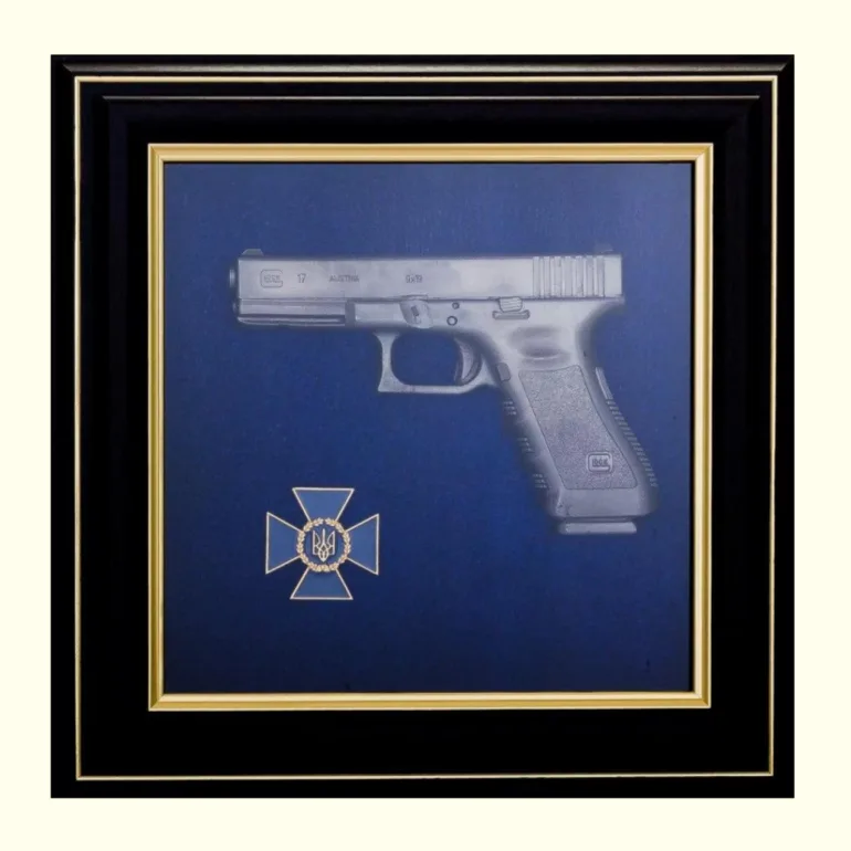 Декоративный коллаж «Пистолет Glock и эмблема СБУ»