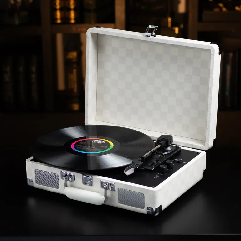 Виниловый проигрыватель Crosley Cruiser Plus Bluetooth — Almond Checkerboard