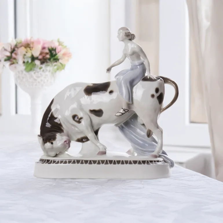 Порцелянова статуетка "Діва верхи на бику" Laue porcelain manufactory
