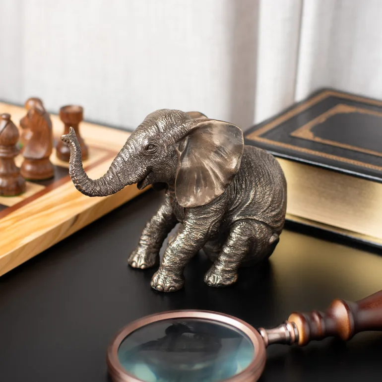 Бронзова статуетка Baby Elephant від Italfama: символ удачі та процвітання