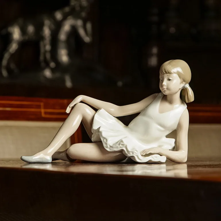 Статуетка «Балерина, що лежить» NAO Lladro