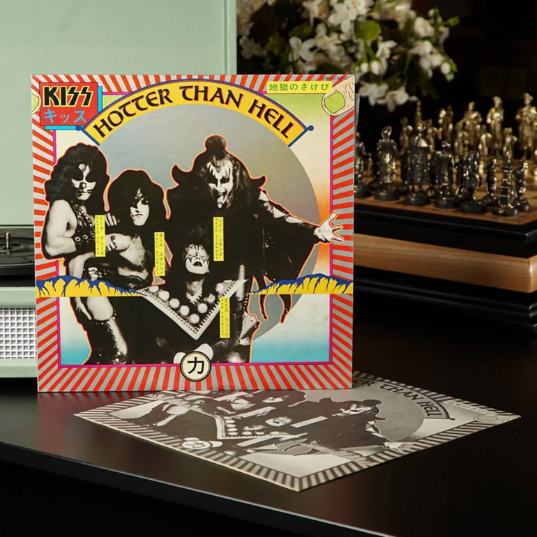 Виниловая пластинка Kiss: Hotter Than Hell (японское издание, 1974)