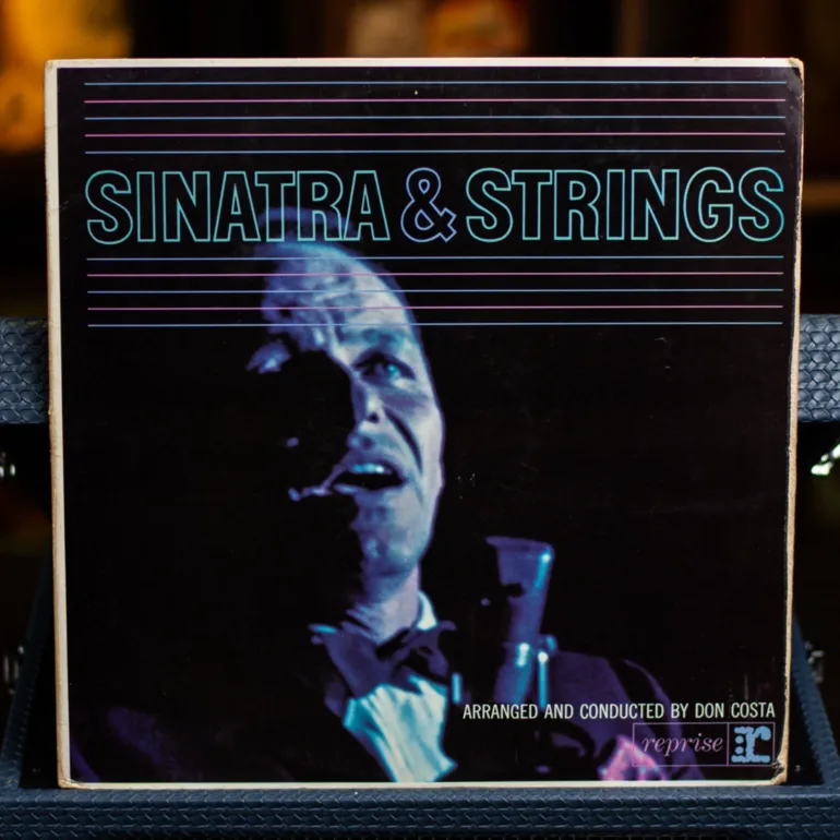 Вінтажна вінілова платівка Frank Sinatra – Sinatra & Strings