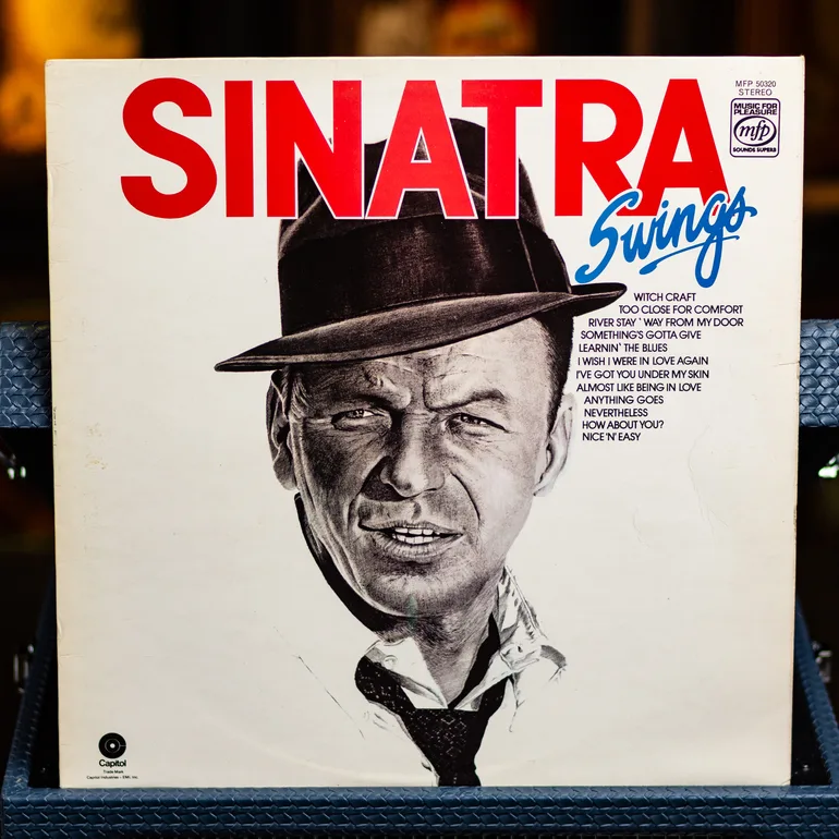 Вінтажна вінілова платівка Frank Sinatra – Sinatra Swings (1976)