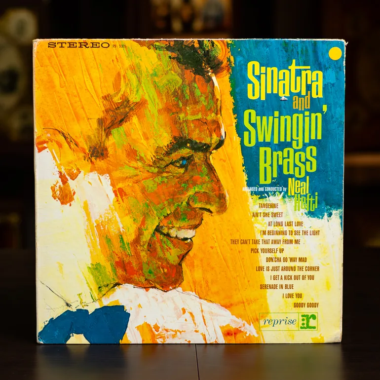 Вінтажна вінілова платівка Frank Sinatra — Sinatra And Swingin' Brass (1962)