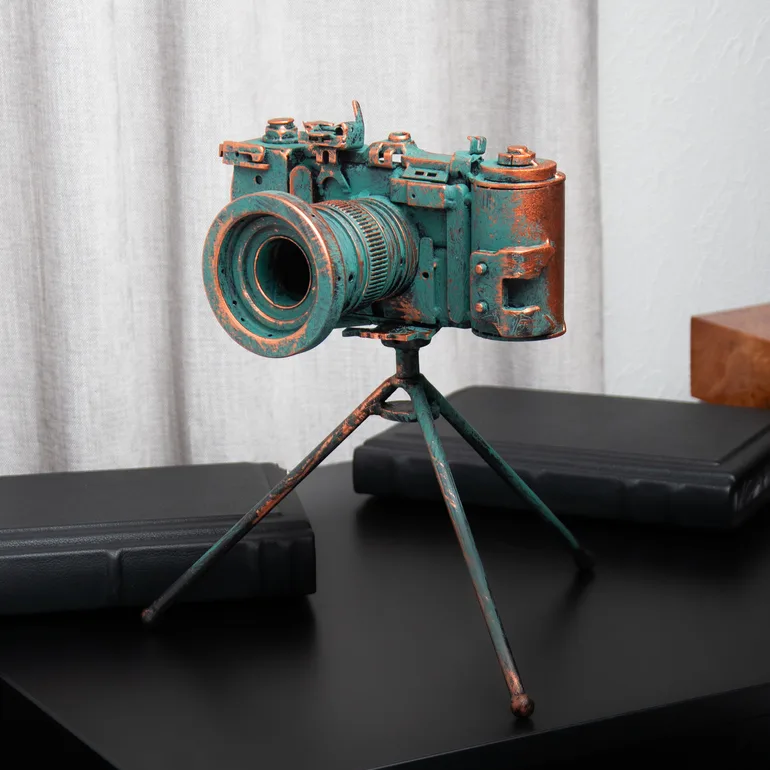 Металлическая скульптура Camera — индустриальное искусство из металлолома