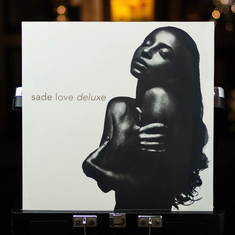 Вінтажна вінілова платівка Sade – Love Deluxe (1992)