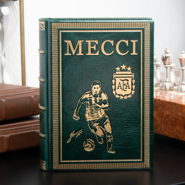 Біографія Мессі в шкіряній палітурці