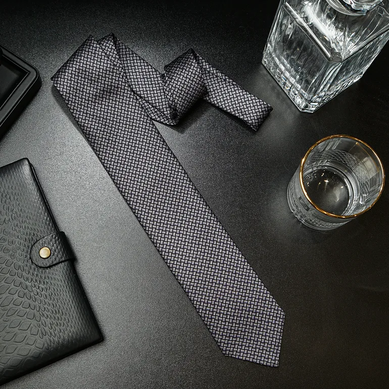 Чоловіча шовкова краватка Brioni «Back to Black» ручної роботи