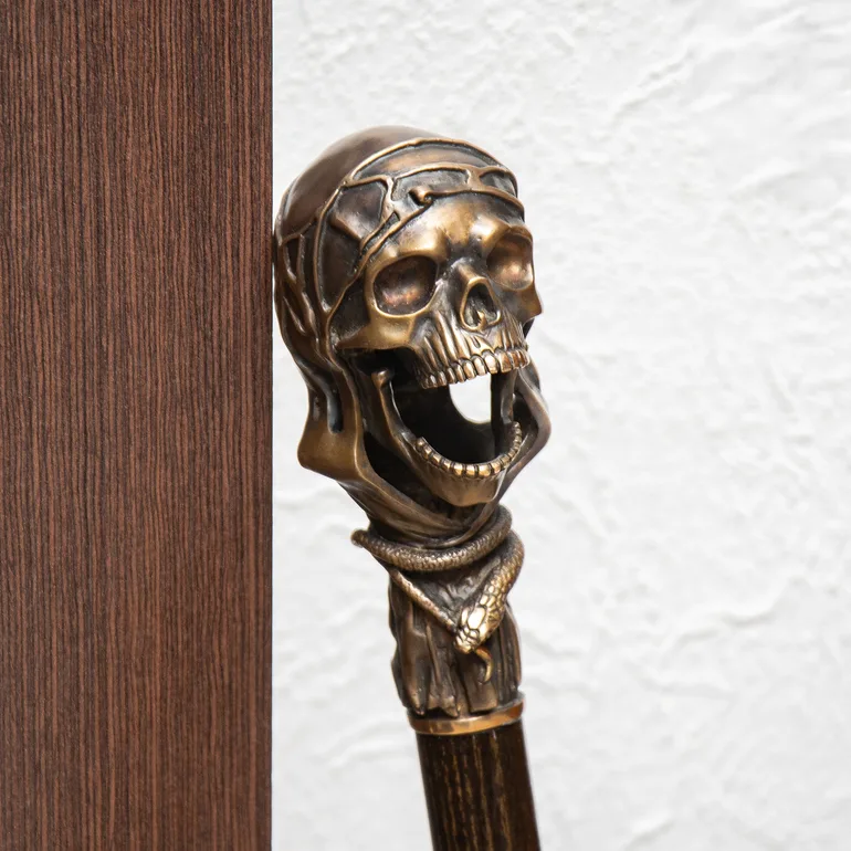 Тростина "Skull" ручної роботи з бронзи та вільхи: опис та характеристики
